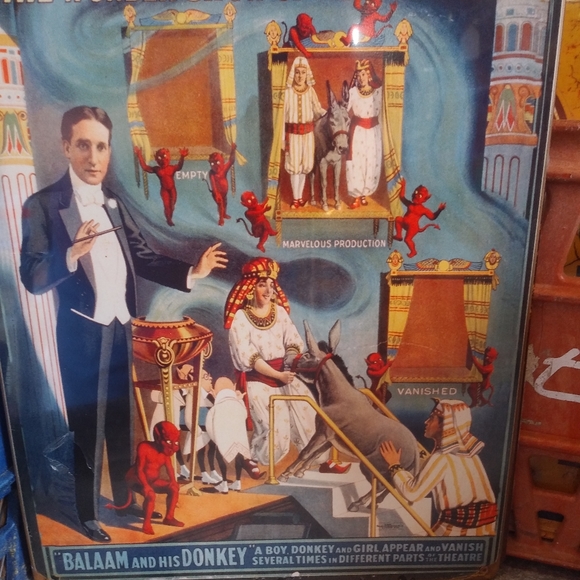 Set of 2 magician/ illusionist metal signs - Picture 1 of 6